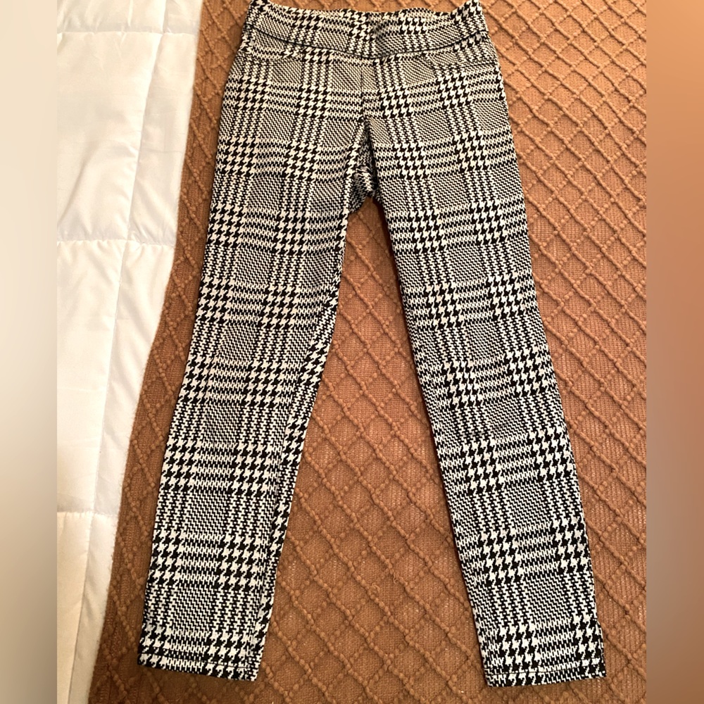 District Pattern XS High Waisted Leggings with Wide Waistband and Ankle Slit